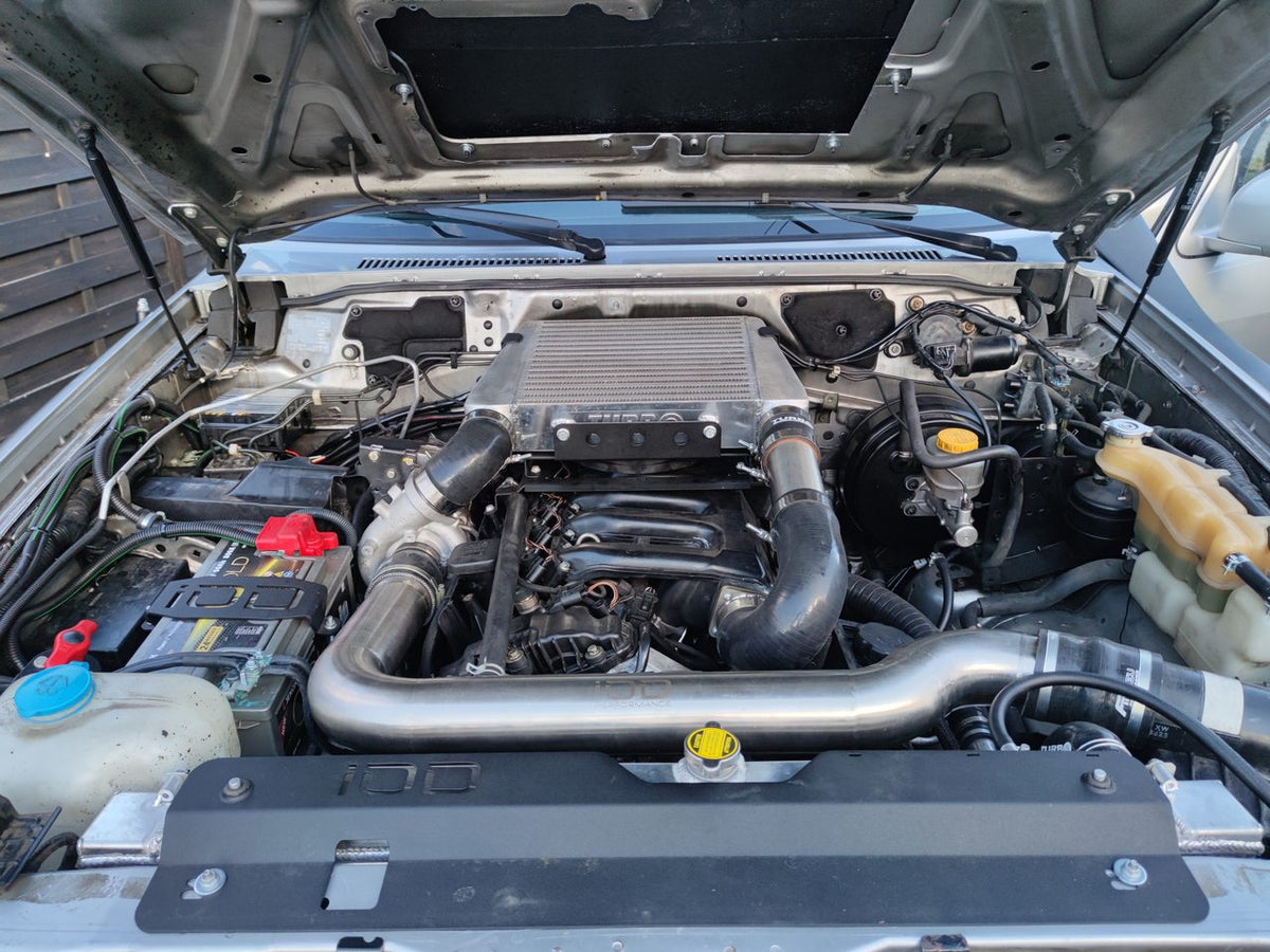 Soporte de intercooler top mount IOD Performance para Nissan Patrol Y61 BMW M57