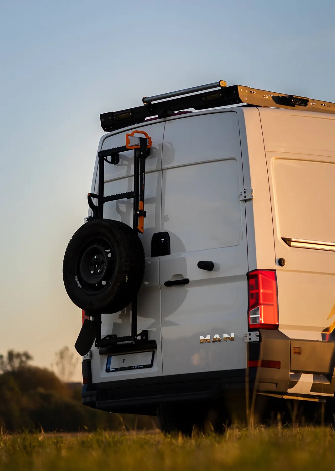 Escalera de aluminio IOD Performance para MAN TGE VW Crafter