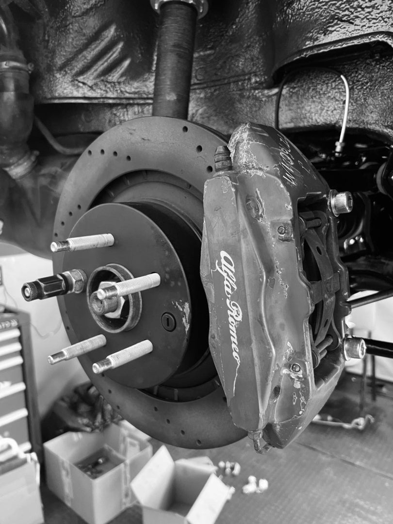 Kit de adaptadores de pinza de freno trasera MZR Garage para Nissan Skyline R32 R33 R34 200SX S13 S14 Alfa Romeo Maserati pinzas BREMBO para discos de 355 mm (Nissan 370Z)