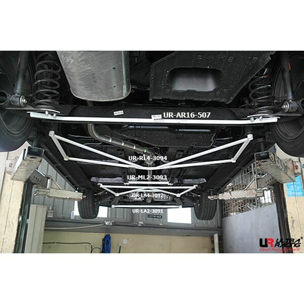 Barra estabilizadora trasera 19 mm Ultra Racing para Proton Iriz 1.6 14+/Persona 1.6 16+ 2WD