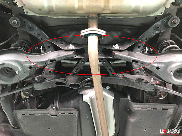 Barra estabilizadora trasera 21 mm Ultra Racing para Mazda CX-5 (KE) 2.0/2.5 2WD 12-17
