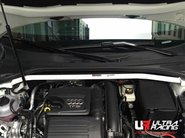 Barra de torre delantera superior Ultra Racing para Audi A3 12+ 8V