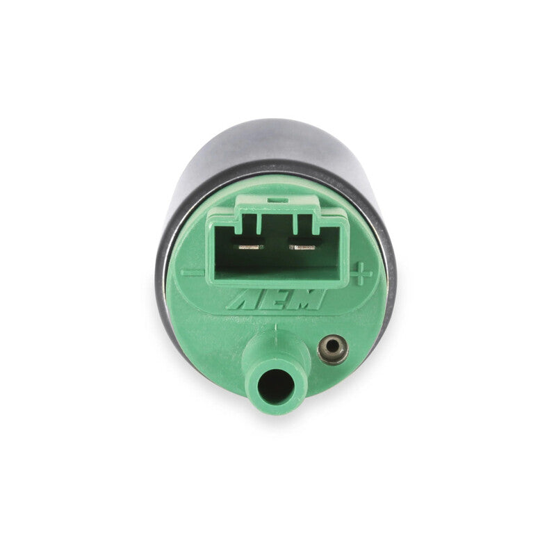 AEM 50-1230 Bomba de combustible compacta universal de 400 l/h con una salida con púas para E85