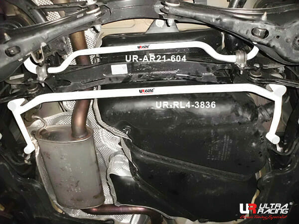 Barra estabilizadora trasera 21 mm Ultra Racing para Volkswagen Passat B8 (TYP 3G) 1.8 TSI 2WD 15-22