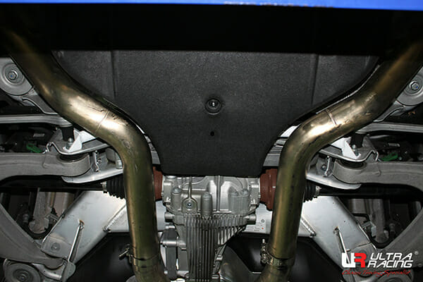 Barra inferior trasera (2140) Ultra Racing para Bentley Continental SS 6.0-W12 4WD Coupe 09-11