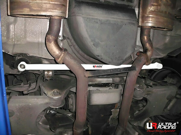 Barra inferior trasera 3065 Ultra Racing para BMW E39 M5