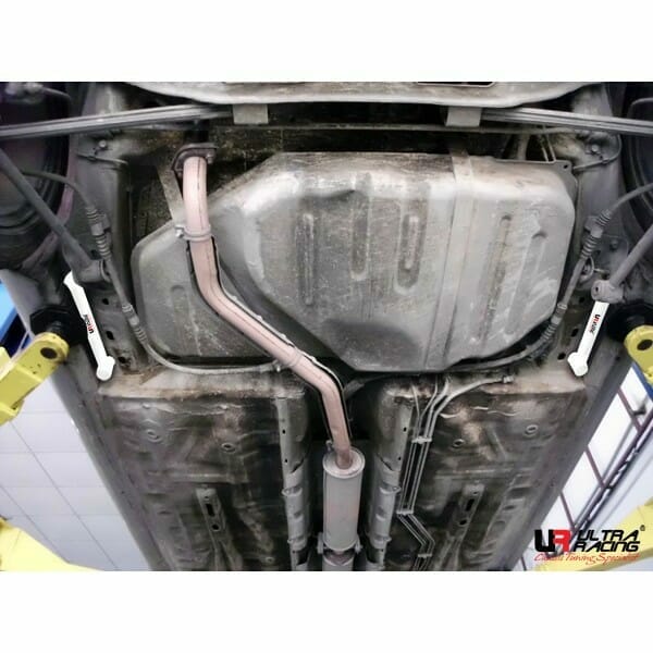 Barra inferior trasera (1438P) Ultra Racing para Buick Excelle 1.8 2WD 03-16