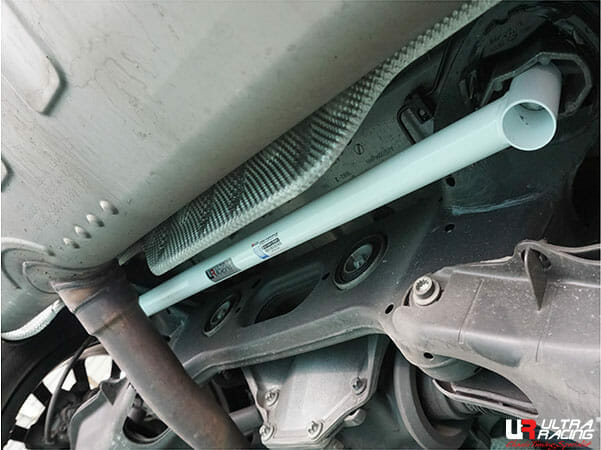 Barra inferior trasera (3881) Ultra Racing para Mercedes C253/X253 GLC 200/250/300 2.0T 4WD 15+