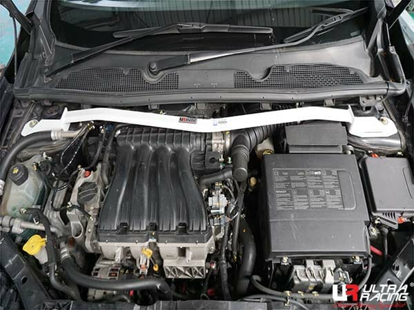 Barra de torre superior delantera (2238) Ultra Racing para Renault Fluence 2.0 2WD 09+/Samsung SM3 1.6 09-12