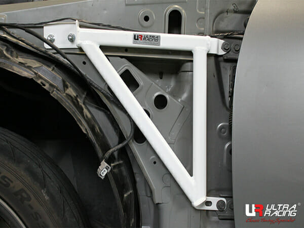 Soportes de aleta (746P) Ultra Racing para Infiniti G37 (V36) 3,7 2WD Coupé 09-13