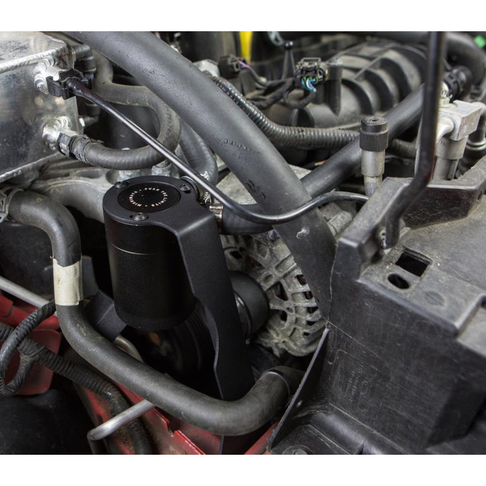 Depósito de recuperación de aceite con deflectores Mishimoto MMBCC-FIST-14PBE para Ford Fiesta ST 14-19