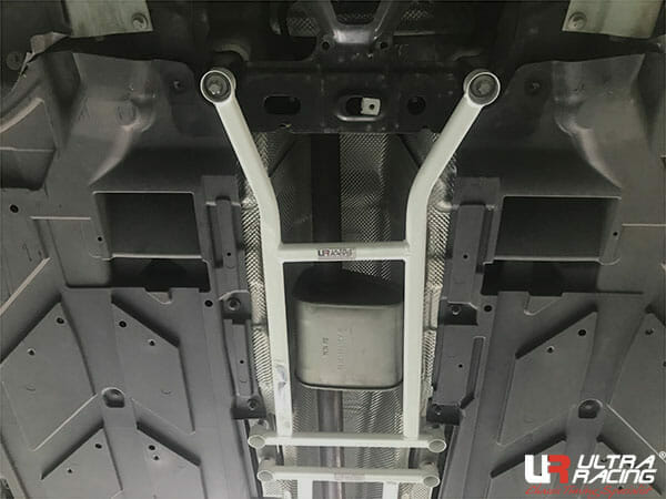 Barra de refuerzo de subchasis delantero Ultra Racing para Mercedes A250 W177 2.0T 18+