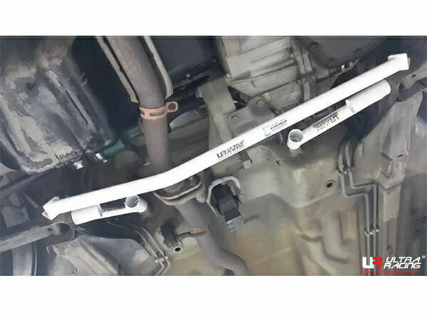 Barra inferior delantera (2915) Ultra Racing para Suzuki Solio 1.3 2WD 03-08