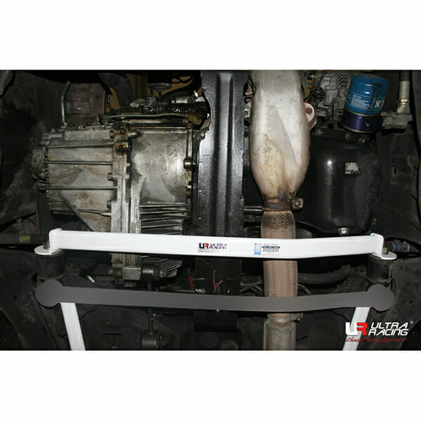 Barra inferior delantera (3252) Ultra Racing para Hyundai Excel (X2) 1.5 2WD 89-95
