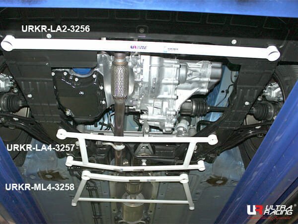 Barra inferior delantera (3256) Ultra Racing para Chevrolet Spark (M400) 1.0 2WD FL -22