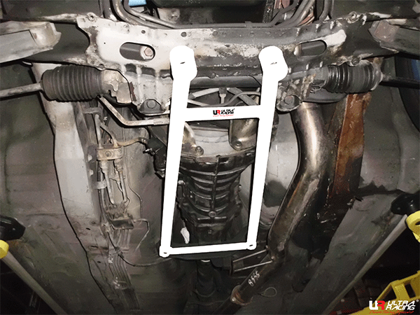 Barra inferior delantera Ultra Racing para Nissan Skyline R32 GTST