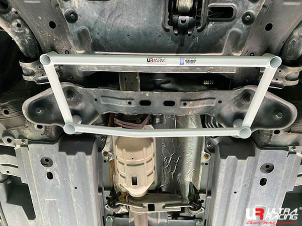 Barra inferior delantera (2850) Ultra Racing para Mazda CX-7 2.3 4WD 06-12