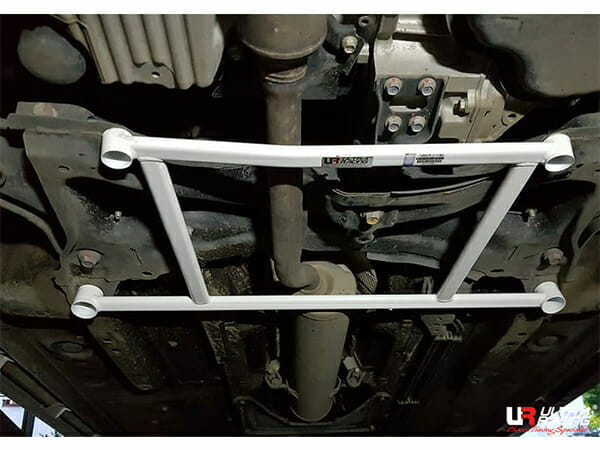 Barra inferior delantera (3825) Ultra Racing para Toyota Yaris Ativ (XP150) 1.5 2WD Thailand Imported 17+