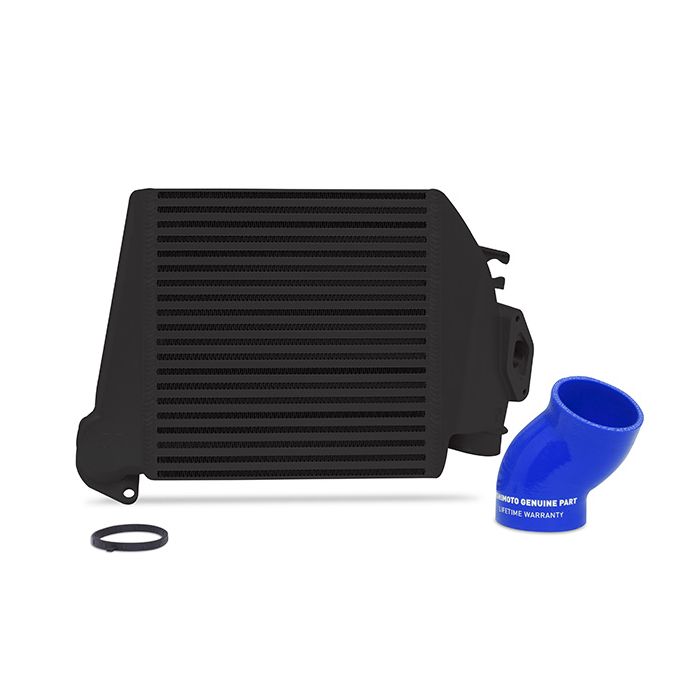 Kit de intercooler de montaje superior Mishimoto MMTMIC-WRX-08BKBL para Subaru WRX 08-14, color negro con manguera azul.