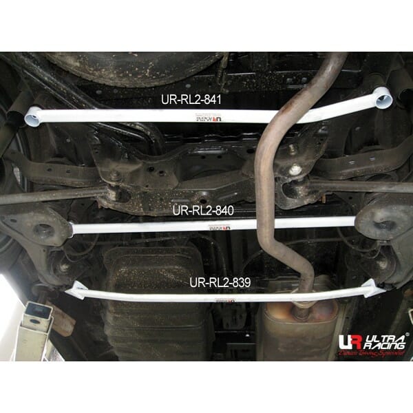 Barra inferior trasera (839) Ultra Racing para Nissan Serena (C24) 2.0 2WD 99-12