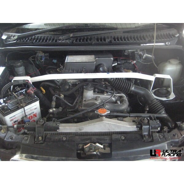 Barra de torretas superior delantera (941) Ultra Racing para Perodua Kembara 1.5 DVVT 2WD 03-05