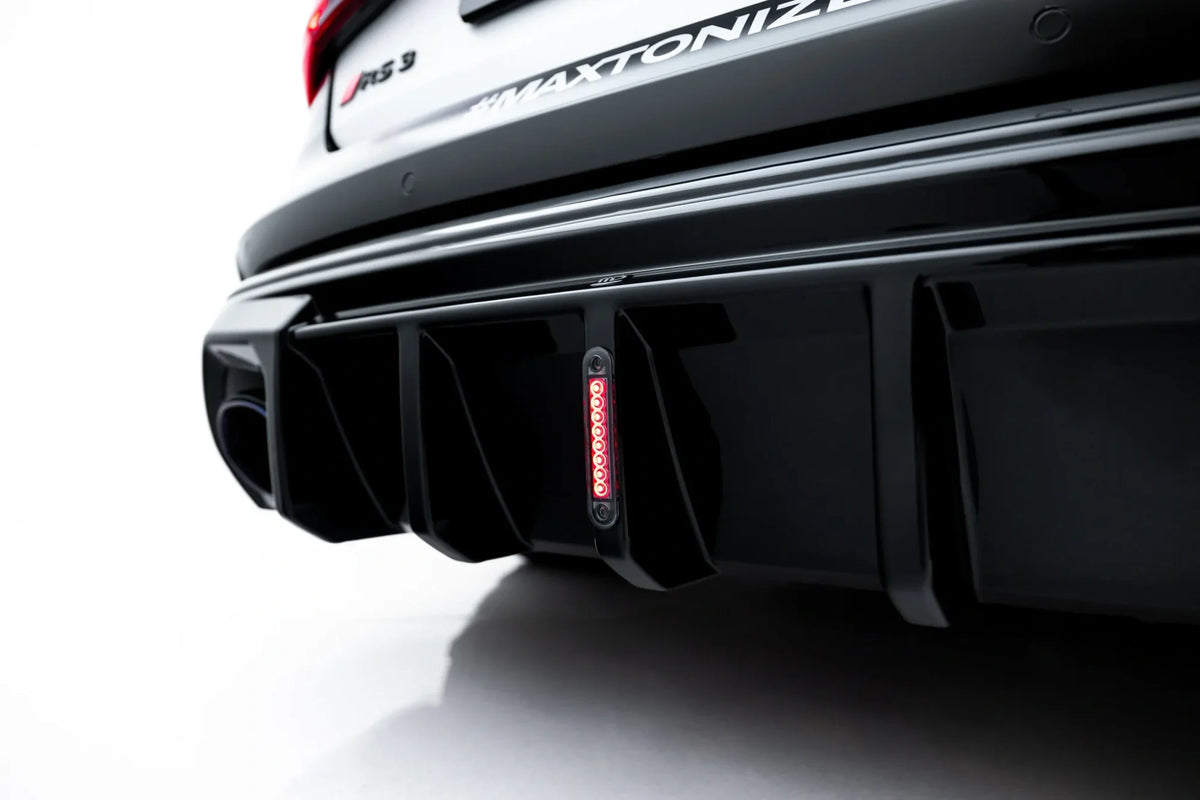 Difusor trasero para Audi RS3 Sedan 8Y Facelift (Version with LED light)