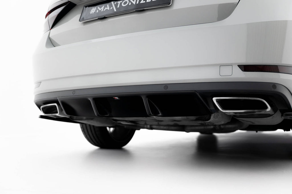 Difusor trasero V.1 para Skoda Superb Liftback / Combi Mk3