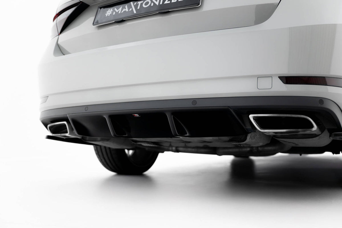 Difusor trasero V.1 para Skoda Superb Liftback / Combi Mk3