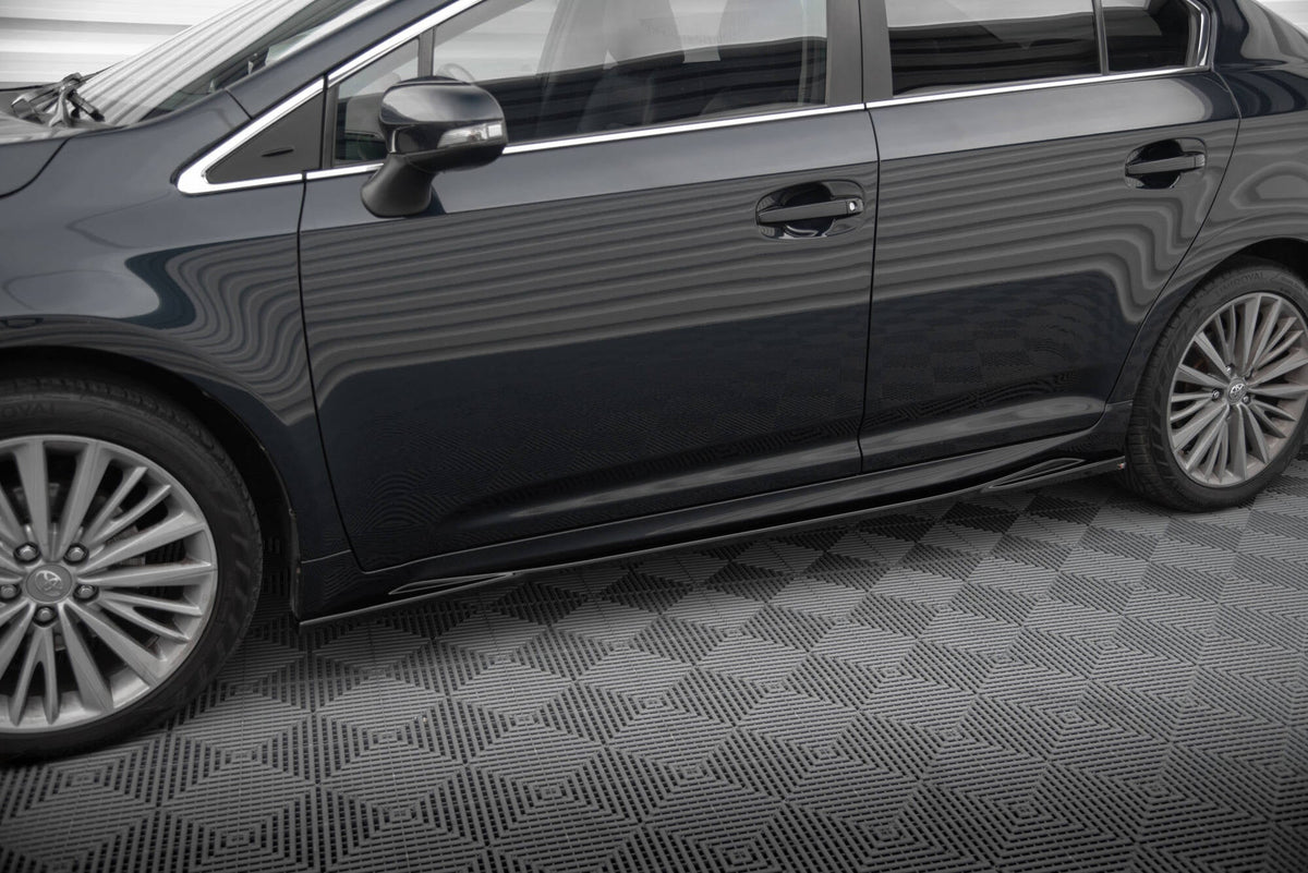 Difusores de taloneras para Toyota Avensis Mk3 Facelift