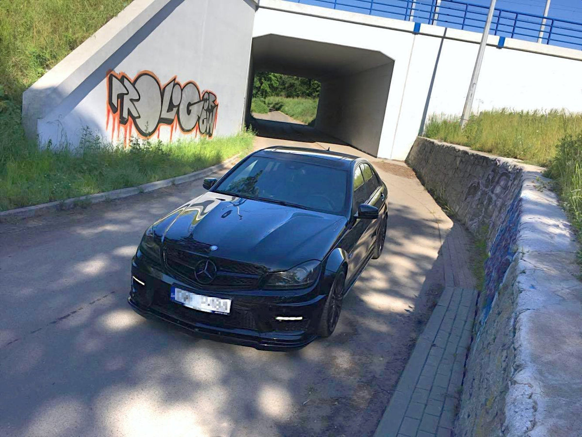 Splitter delantero para Mercedes-Benz C63 AMG Sedan / Estate W204 Facelift / S204 Facelift