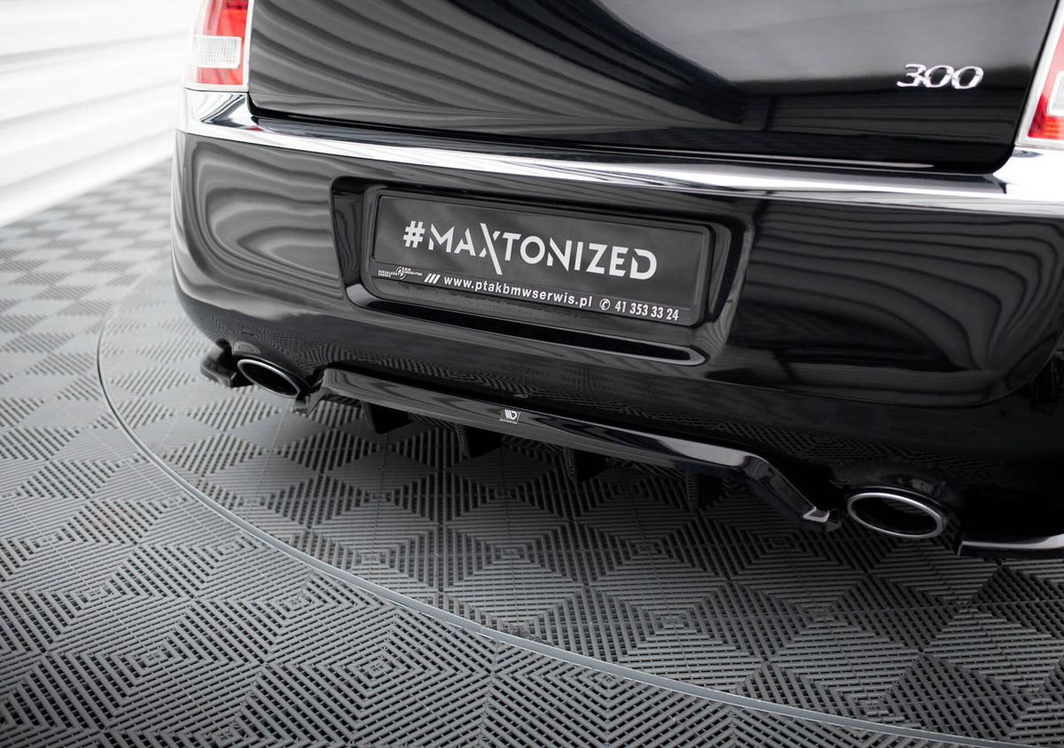Splitter trasero (con barras verticales) para Chrysler 300 Mk2