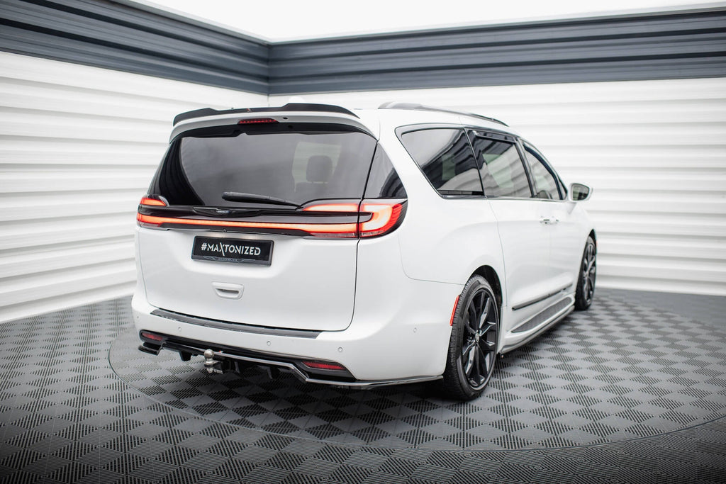 Splitter trasero (con barras verticales) para Chrysler Pacifica Mk2 Facelift