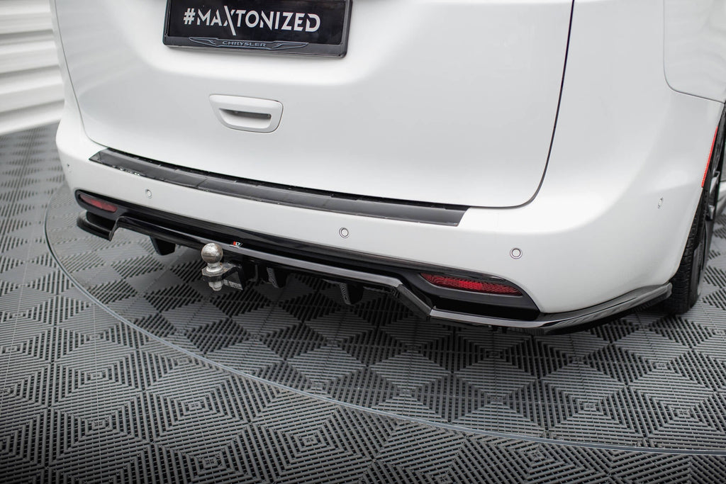 Splitter trasero (con barras verticales) para Chrysler Pacifica Mk2 Facelift