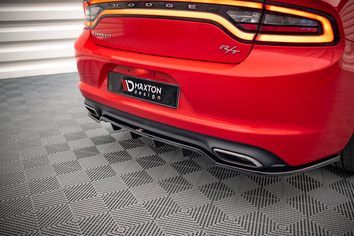 Splitter trasero (con barras verticales) para Dodge Charger RT Mk7 Facelift