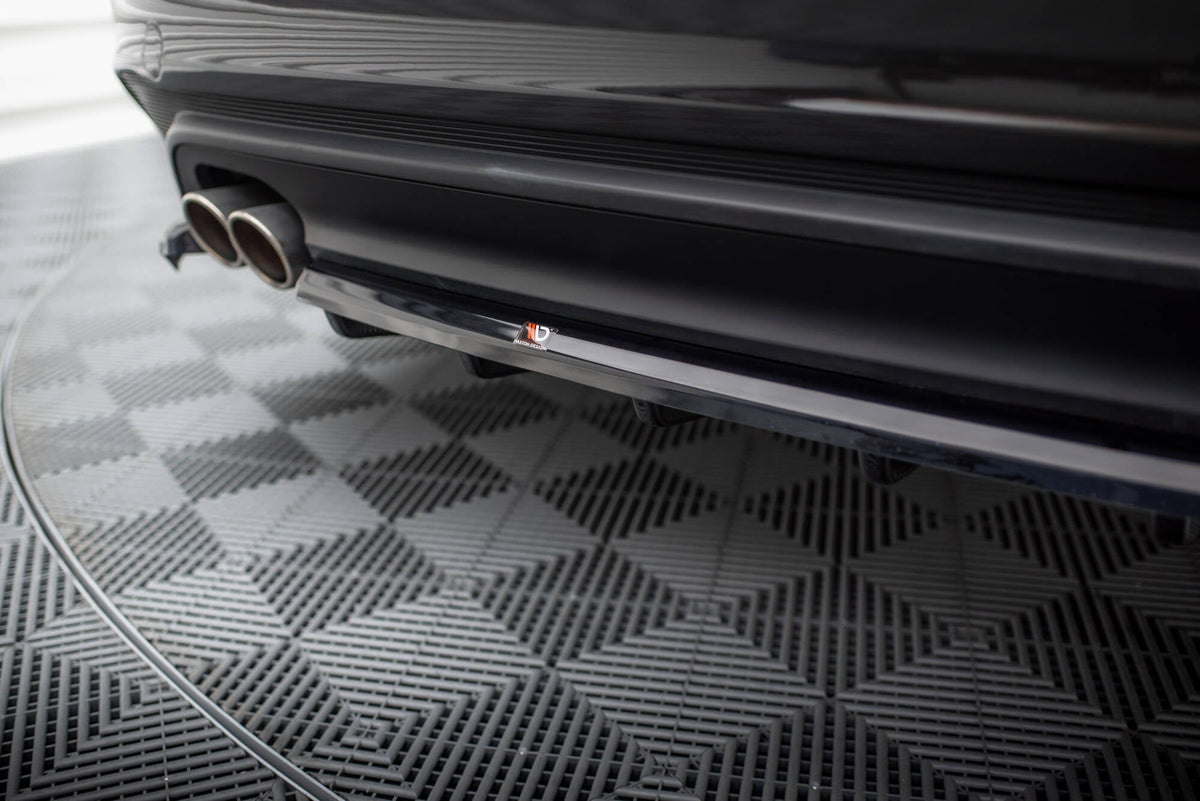 Splitter trasero (con barras verticales) para Jaguar XE X760 Facelift