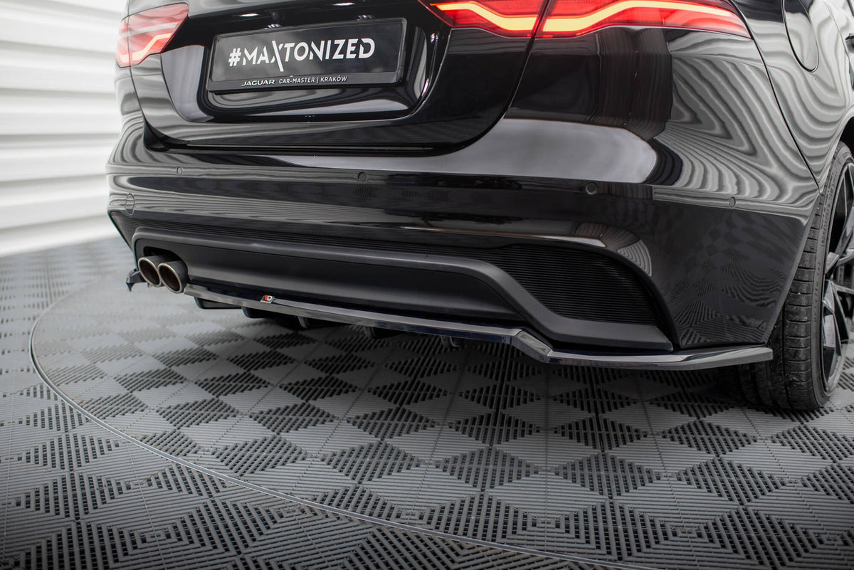 Splitter trasero (con barras verticales) para Jaguar XE X760 Facelift
