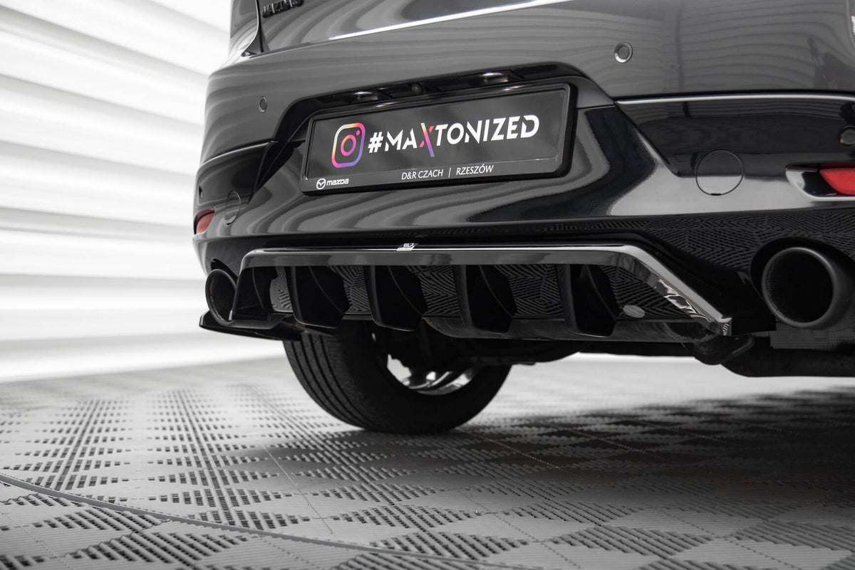 Splitter trasero (con barras verticales) para Mazda 3 Mk4