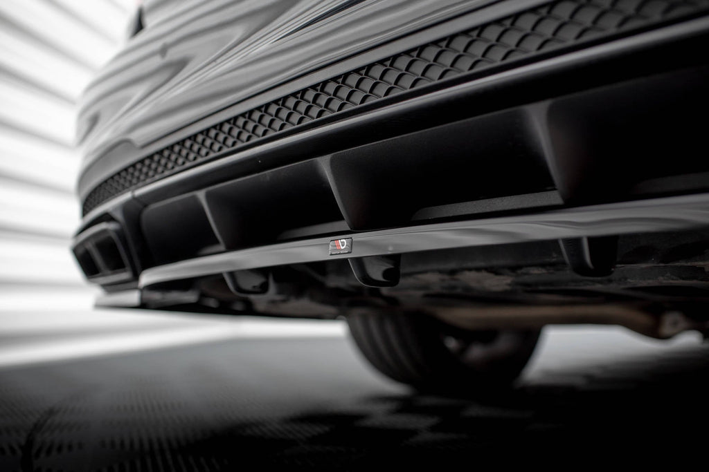 Splitter trasero (con barras verticales) para Mercedes-Benz E63 AMG Sedan W212 Facelift