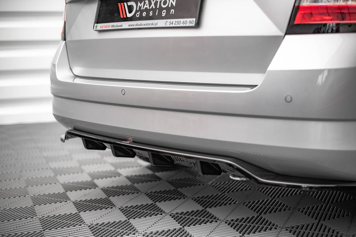 Splitter trasero (con barras verticales) para Skoda Fabia Combi Mk3