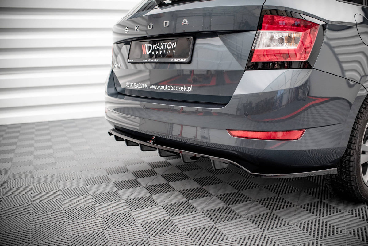 Splitter trasero (con barras verticales) para Skoda Fabia Combi Mk3 Facelift