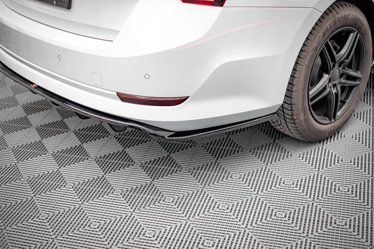 Splitter trasero (con barras verticales) para Skoda Octavia Mk4