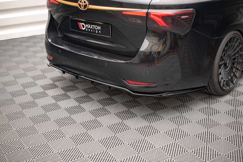 Splitter trasero (con barras verticales) para Toyota Avensis Wagon Mk3 Facelift