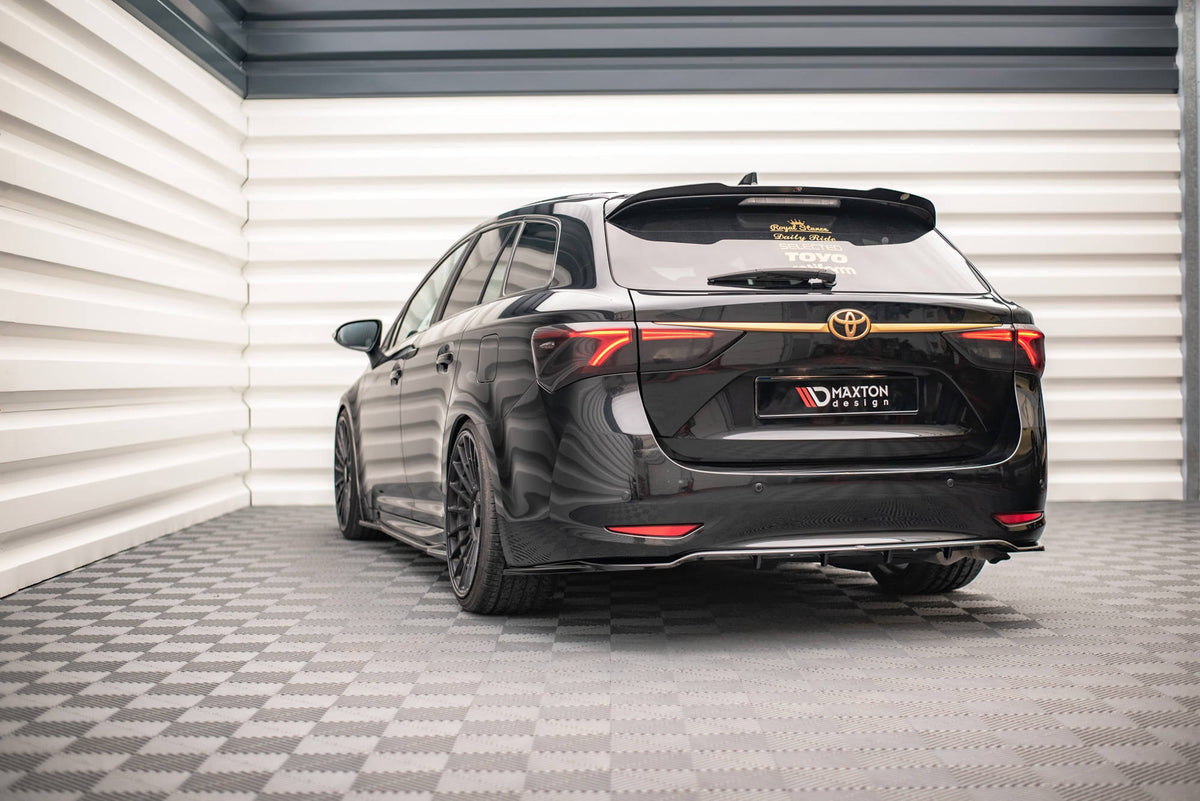 Splitter trasero (con barras verticales) para Toyota Avensis Wagon Mk3 Facelift