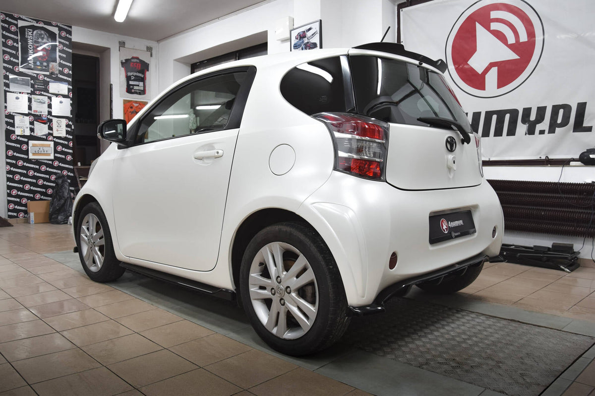 Splitter trasero (con barras verticales) para Toyota IQ