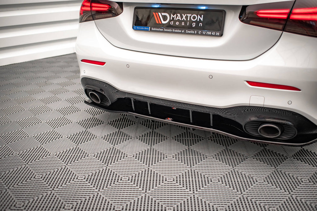 Splitter trasero (con barras verticales) V.1 para Mercedes A 35 AMG Sedan V177