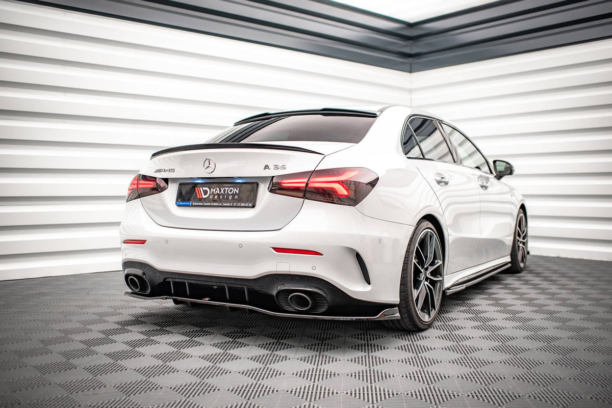 Splitter trasero (con barras verticales) V.2 para Mercedes A 35 AMG Sedan V177