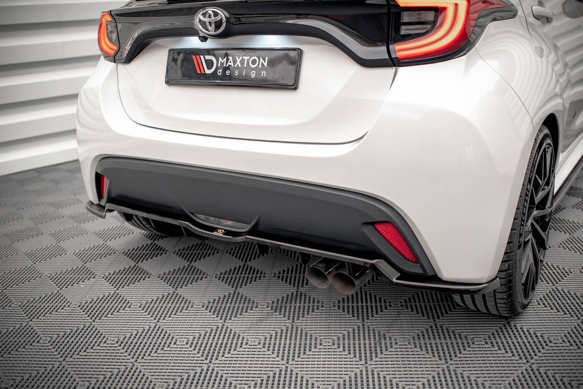 Splitter trasero (con barras verticales) V.2 para Toyota Yaris Mk4