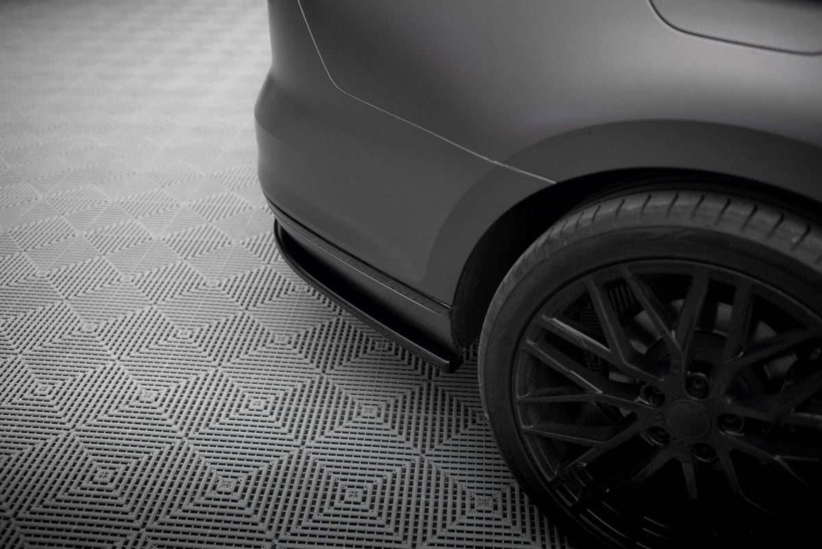 Splitter trasero (con barras verticales) para Volkswagen Passat Sedan / Variant B8