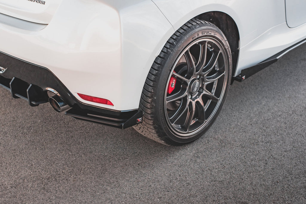 Splitters laterales traseros Street Pro + flaps para Toyota GR Yaris Mk4