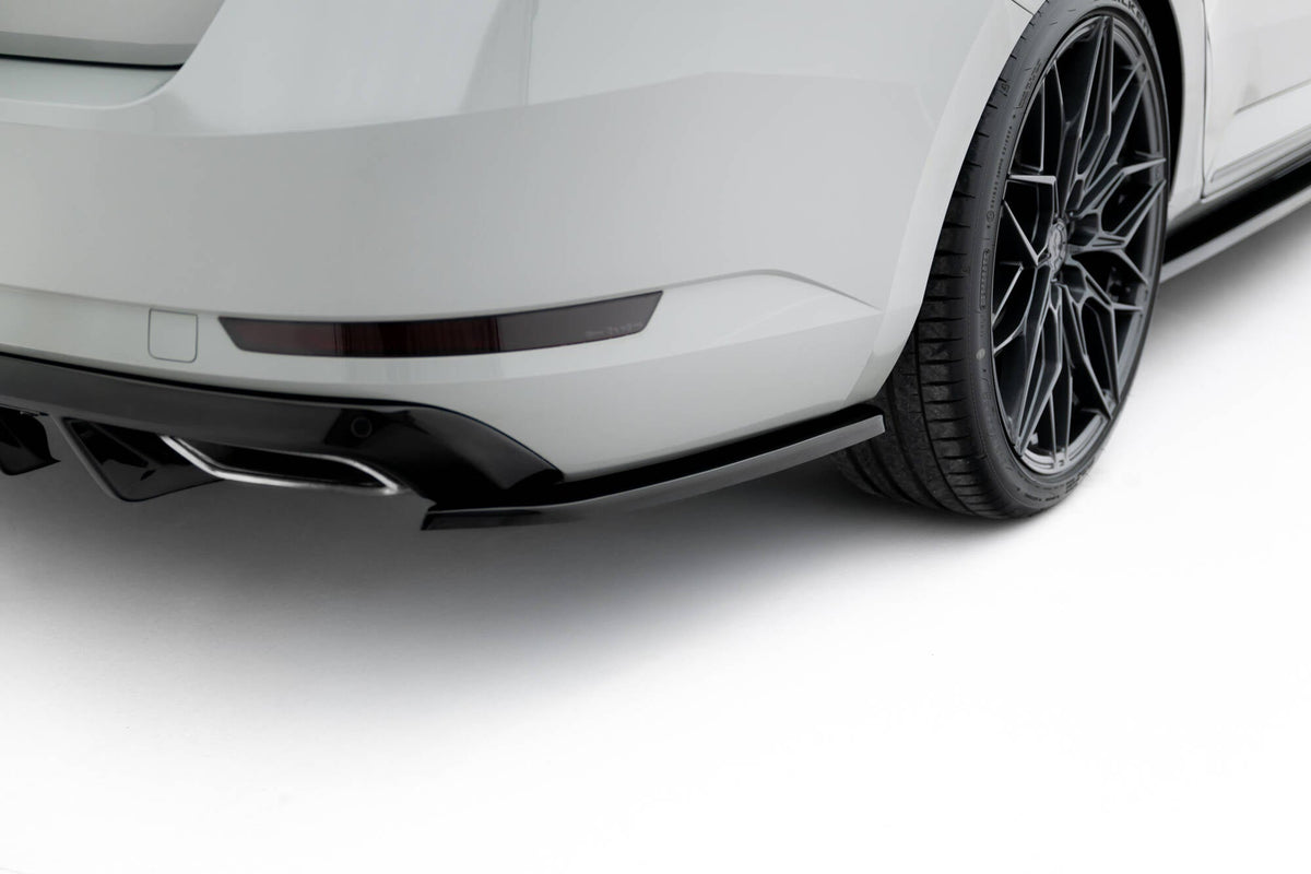 Kit de splitters para Skoda Superb Liftback Mk3